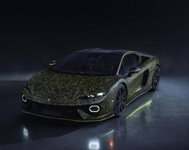 Fotografía que muestra el automóvil ‘Temerario’ de Lamborghini, su primer superdeportivo con un motor V8 biturbo, este miércoles en Miami, Estados Unidos.