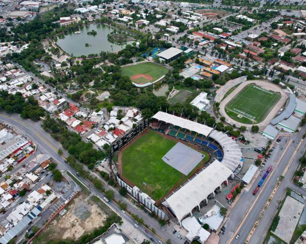 Vista general del Estadio Francisco I. Madero, inmueble que recibirá césped sintético para 2026.