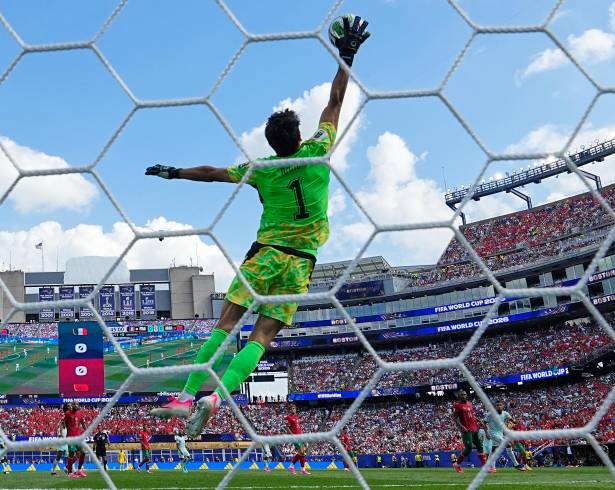 Desde Qatar 2022 hasta Norteamérica 2026, Bono construyó un legado basado en intervenciones clave desde los once pasos.
