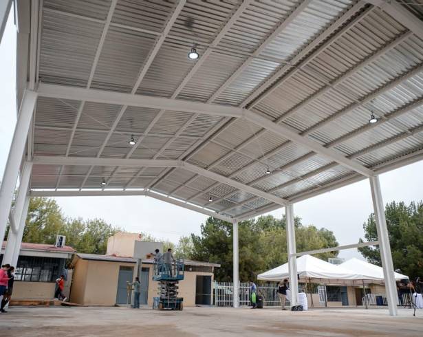 Más de mil 400 estudiantes de ambos turnos serán beneficiados con la nueva techumbre en la secundaria Heroico Colegio Militar, que representó una inversión cercana a 2.5 millones de pesos, en Saltillo.