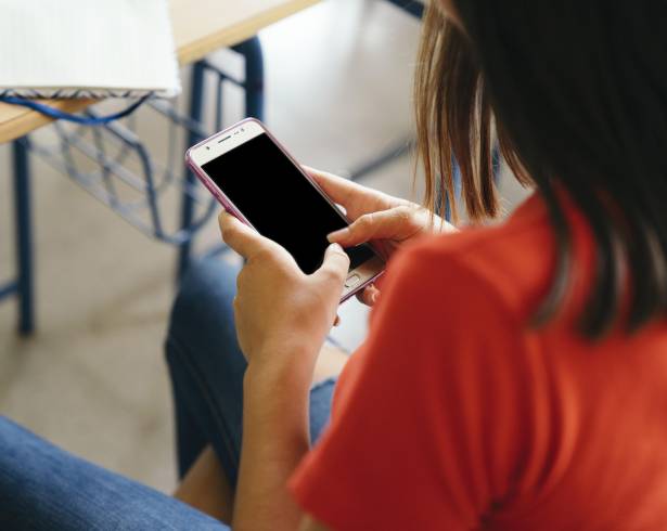 Varios estados de la república han avanzado en poner límites al uso de los teléfonos celulares en las aulas.