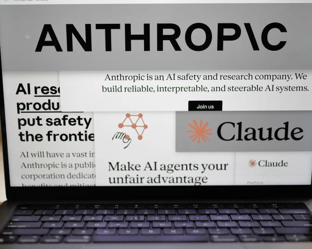 Páginas del sitio de Anthropic y logos de la compañía se ven en una computadora en Nueva York, el 26 de febrero de 2026.