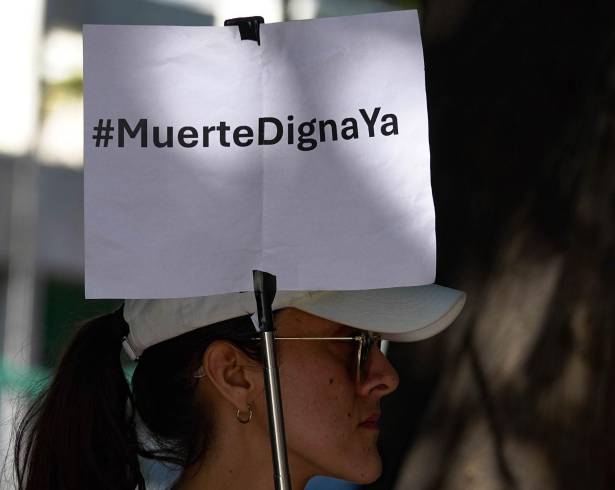 La iniciativa establece que la Secretaría de Salud será la encargada de emitir la normatividad correspondiente.