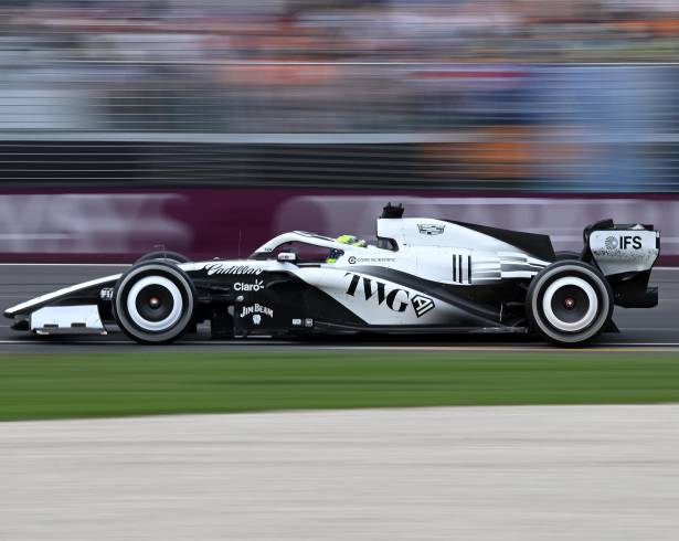 Pérez terminó en la posición 16 del Gran Premio de Australia 2026 en el circuito de Albert Park, en una carrera marcada por un altercado con Liam Lawson y el abandono de su compañero Valtteri Bottas con Cadillac.