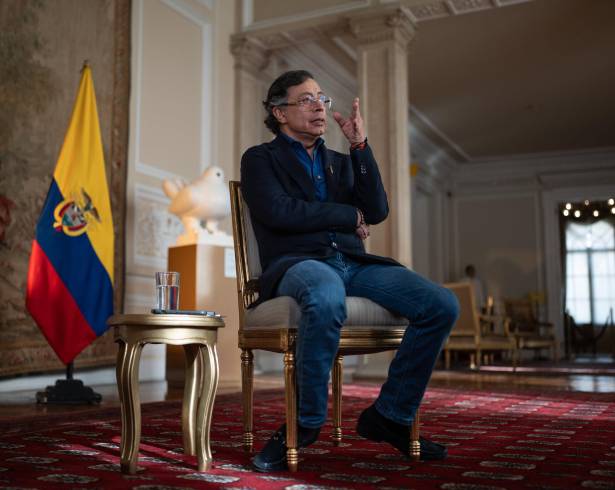 Las autoridades de Estados Unidos investigan presuntos vínculos del mandatario con narcotraficantes y financiamiento ilícito en su campaña presidencial, según informes recientes.