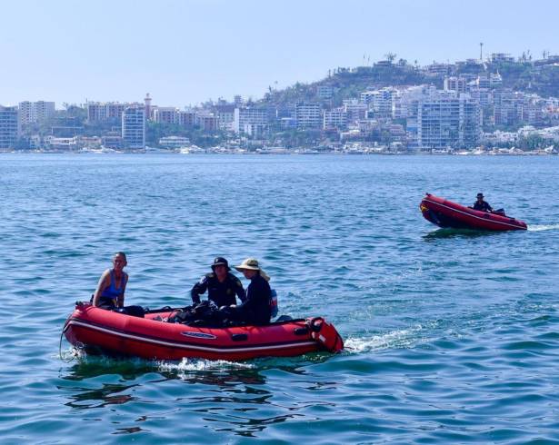 Elementos de la Marina rescatan a tres náufragos en costas de Chiapas