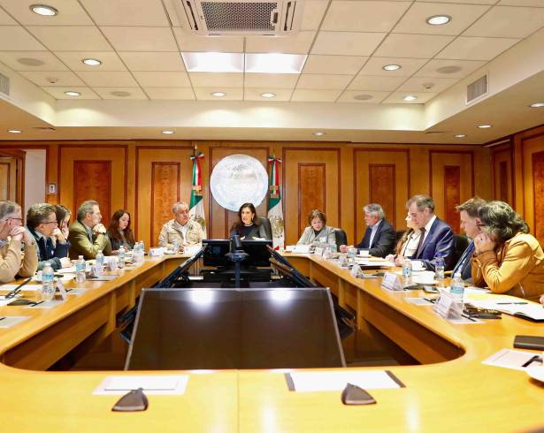 Integrantes de la organización política Somos México, que busca convertirse en partido político, se reunieron con Kenia López, presidenta de la Cámara de Diputados, para presentarle sus propuestas de reforma electoral.