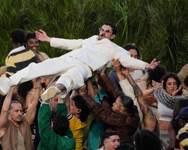 Icónico. Pese a las críticas negativas el Super Bowl repuntó las reproducciones del catálogo musical del puertorriqueño.