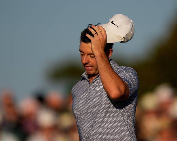 Rory McIlroy dejó escapar parte de su ventaja en la tercera ronda del Masters de Augusta 2026 y ahora comparte el liderato con Cameron Young rumbo a un domingo de máxima tensión.
