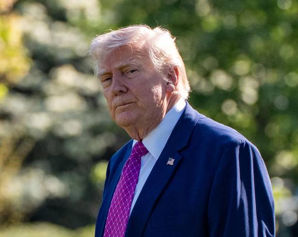 El presidente Donald Trump anunció este domingo que Estados Unidos tomará el control del estrecho de Ormuz “con efecto inmediato”.