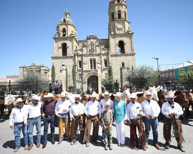 El gobernador destacó que estos eventos fortalecen la convivencia familiar, el turismo y la economía local.
