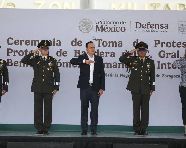 El gobernador Manolo Jiménez acompañó la toma de protesta del general Paulo Francisco Benítez Gómez como comandante interino de la 47 Zona Militar.