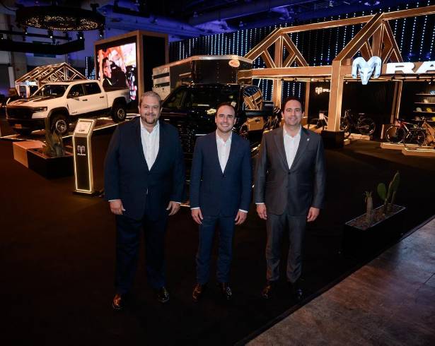 El Gobernador, acompañado por los Alcaldes de Saltillo y Ramos Arizpe, subrayó que el estado ofrece condiciones favorables para la inversión, como seguridad y estabilidad laboral.