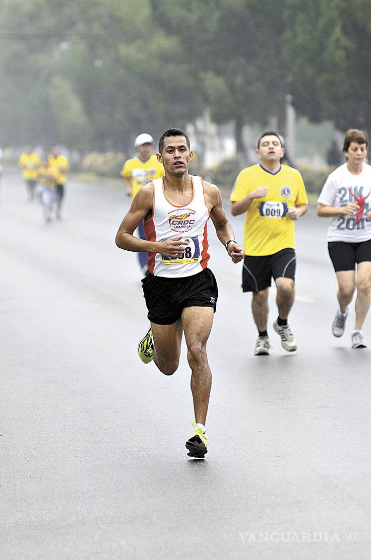$!Nacionales vencen a extranjeros en Carrera Leonística