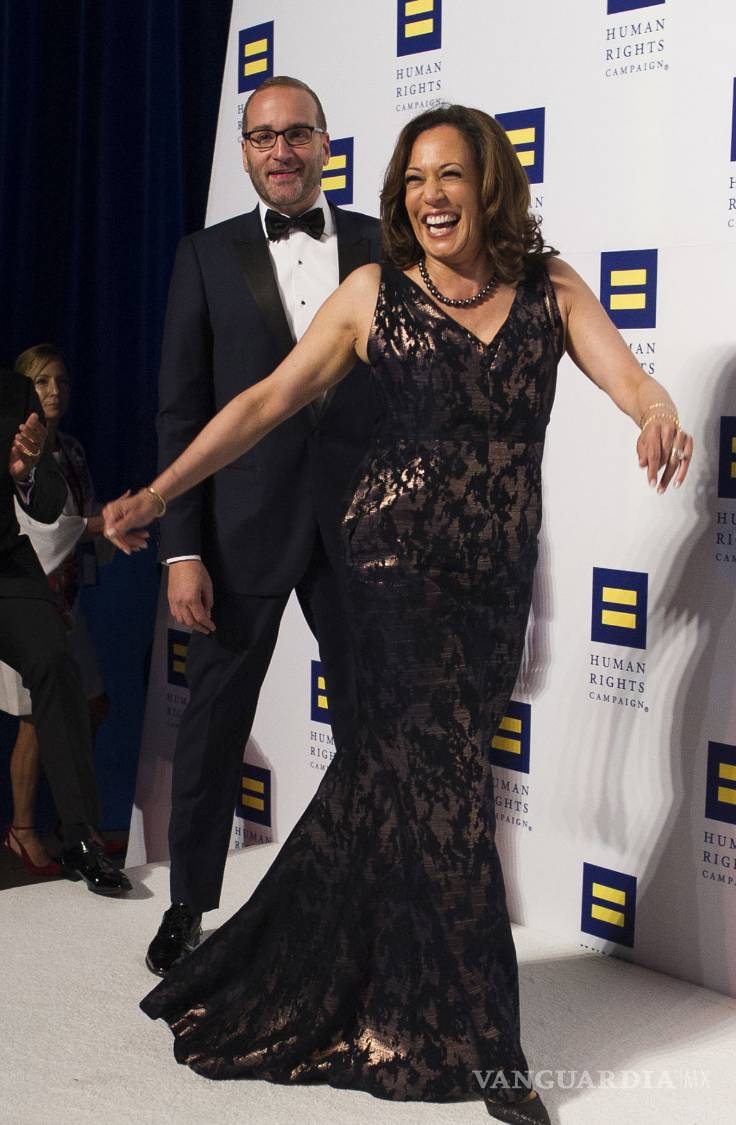 $!El mensaje oculto de Kamala Harris en su vestimenta, experta en moda descifra a la futura vicepresidenta de EU