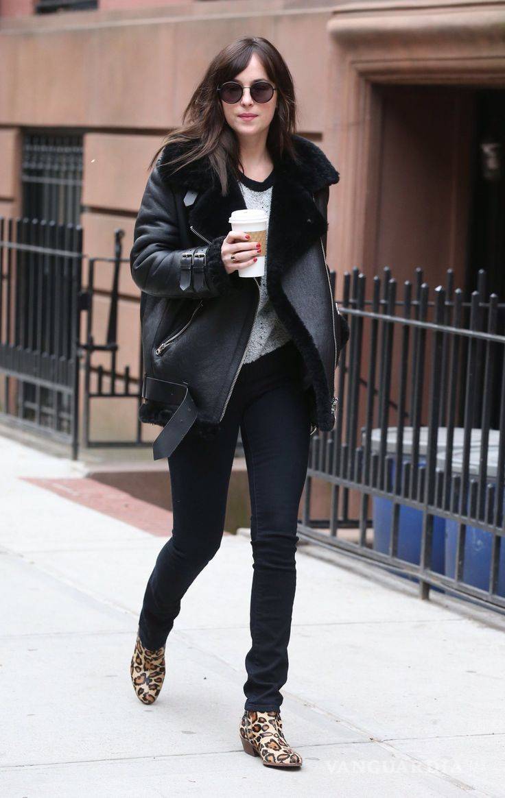 $!Dakota Johnson: Nominada a lo peor del cine, pero calificada con 100 por su ‘street style’