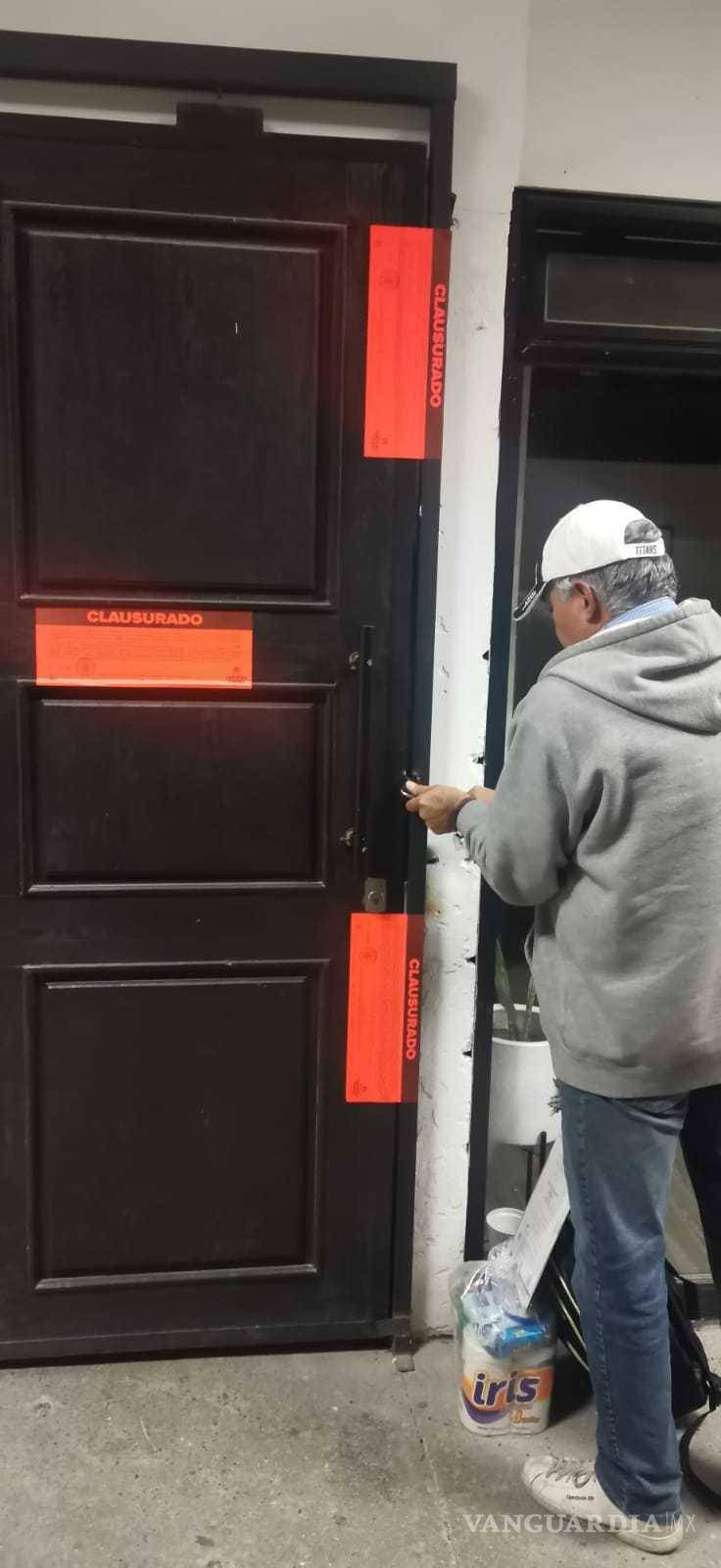 $!Personal de la Dirección de Inspección y Verificación Municipal colocó los sellos de clausura..