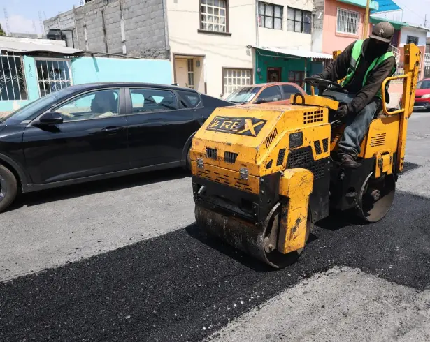 Rehabilitan tramos de pavimento en El Toreo y otros sectores en Saltillo