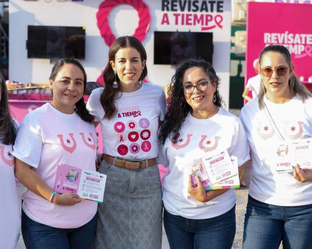Paola Rodríguez (centro), señaló que la meta es garantizar que ninguna mujer en Coahuila se quede sin acceso a estudios preventivos por falta de cercanía, información o recursos.
