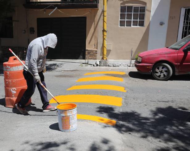 En Lomas Verdes se pintaron reductores de velocidad para mejorar su visibilidad.