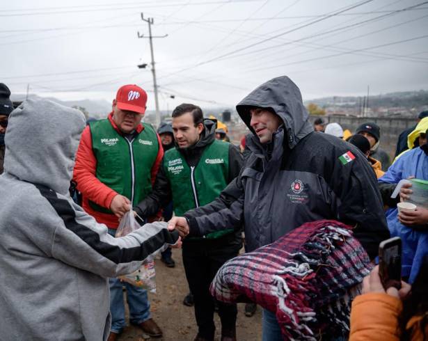 Se hicieron recorridos en colonias y ejidos para entregar insumos básicos a población vulnerable al frío.
