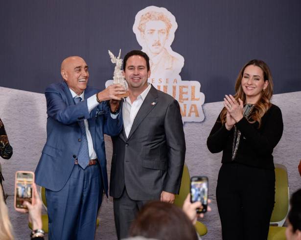El productor y director saltillense Pedro Torres Castilla recibió la Presea Manuel Acuña 2025 el pasado 2 de diciembre.