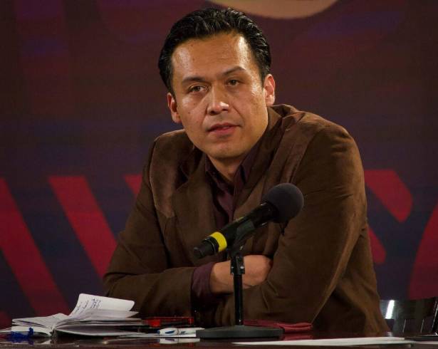 El funcionario sostuvo que su planteamiento no tiene carácter partidista, sino que busca que se cumplan las disposiciones legales vigentes en materia educativa.