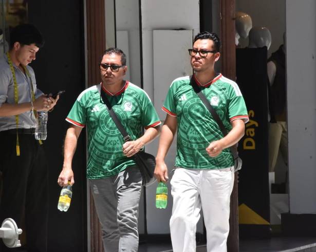 Temperaturas asfixiantes con una sensación térmica superior a los 40 grados centígrados se registran este jueves en Monterrey.