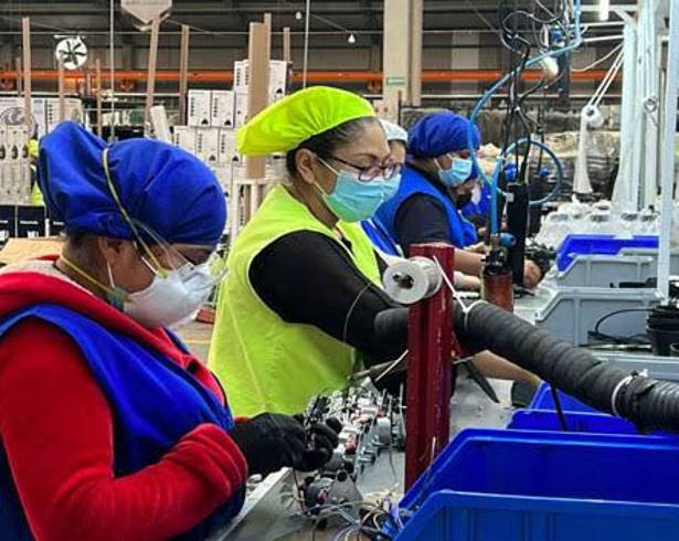 De la totalidad, en el caso de la Región Sureste, a principios de este 2026 eran cerca de 80 mil trabajadores y ahora suman alrededor de 97 mil.