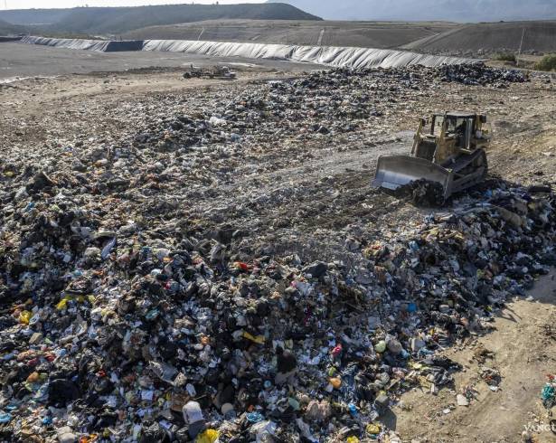 El relleno sanitario de Saltillo está al borde de su capacidad, a pesar de una nueva fosa, ésta quedará rebasada en cuatro años.
