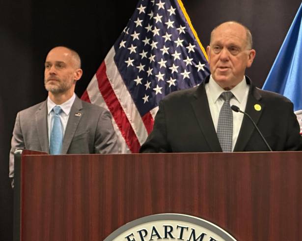 El zar fronterizo de la Casa Blanca, Tom Homan, adelantó que han ido saliendo agentes de Minnesota ante las protestas que fueron escalando.