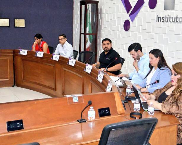 El árbitro electoral sesionó este jueves para revisar las candidaturas propuestas por los partidos.