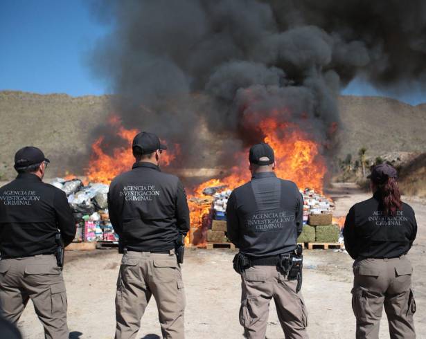 Una vez que se hace un decomiso de droga, autoridades la incineran en un lugar seguro.