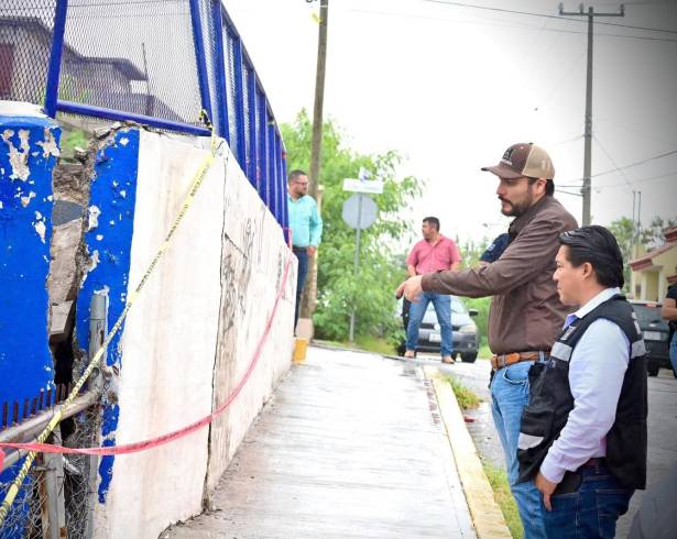 El alcalde Carlos Villarreal Pérez supervisó los trabajos de rehabilitación en zonas afectadas por las lluvias, donde el Municipio mantiene acciones de recuperación de vialidades e infraestructura.