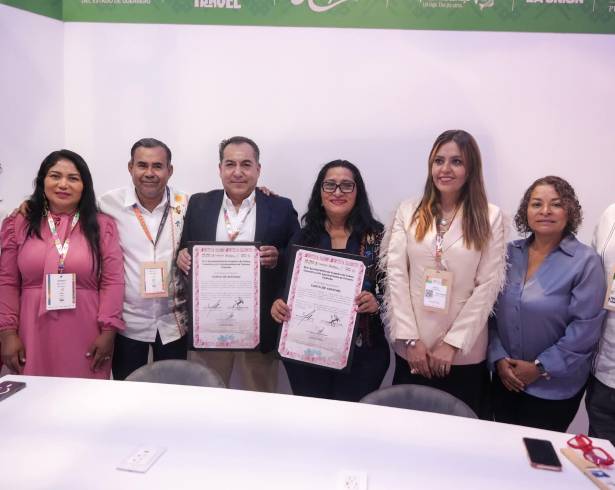 Guillermo Martínez Ávila encabezó el acto en representación del alcalde de Torreón.