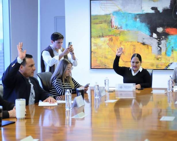 Marbil Valdez Rodríguez presentó avances de la Unidad de Transparencia ante la comisión edilicia.