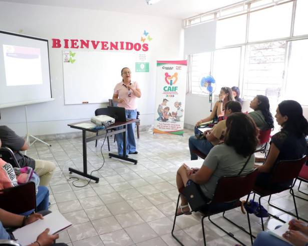 Presidenta honoraria del DIF, Liliana Salinas, dijo que se busca fortalecer el entorno familiar y generar espacios de apoyo emocional y social.