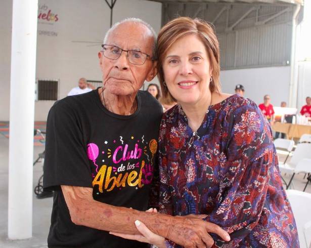 Selina Bremer de Cepeda acompañó a los integrantes del club durante la jornada de clausura de los festejos.