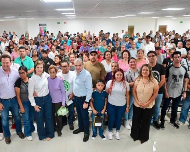 Un total de 252 personas recibieron aparatos auditivos durante la jornada realizada este jueves en Torreón.
