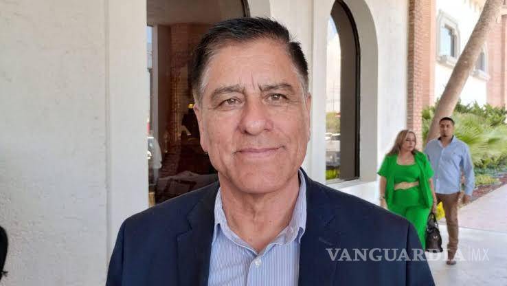 $!Francisco Martínez Ávalos, director de Protección Civil y Bomberos, exhorta a respetar la señalización y velocidad en carreteras.