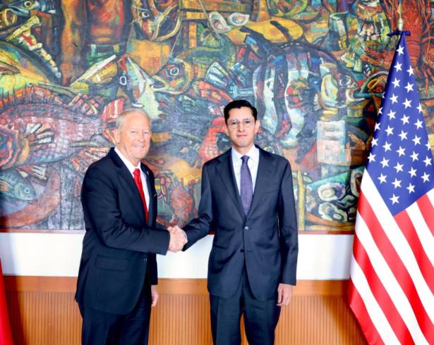 Por la mañana el Embajador sostuvo un encuentro con el Canciller Roberto Velasco.