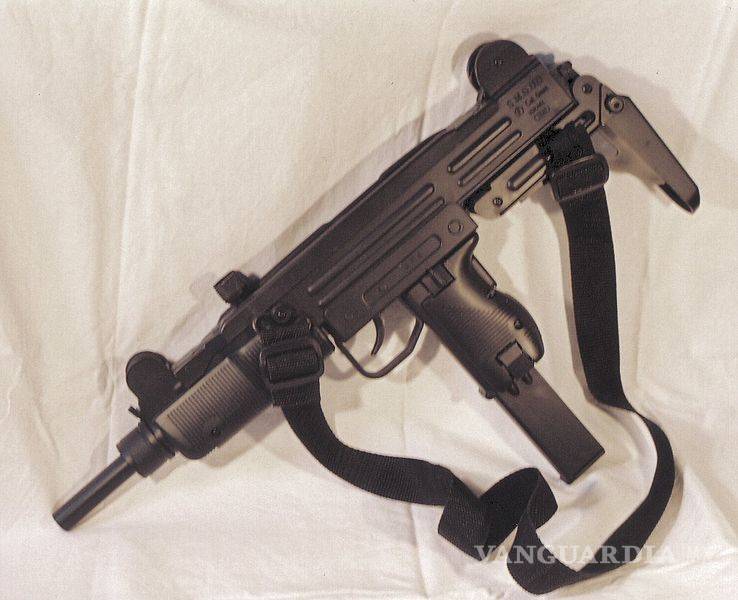 $!Ametralladora Uzi 22 mm tuneada... el arma favorita de 'La Catrina', sensual y cruel sicaria del Cártel Jalisco Nueva Generación