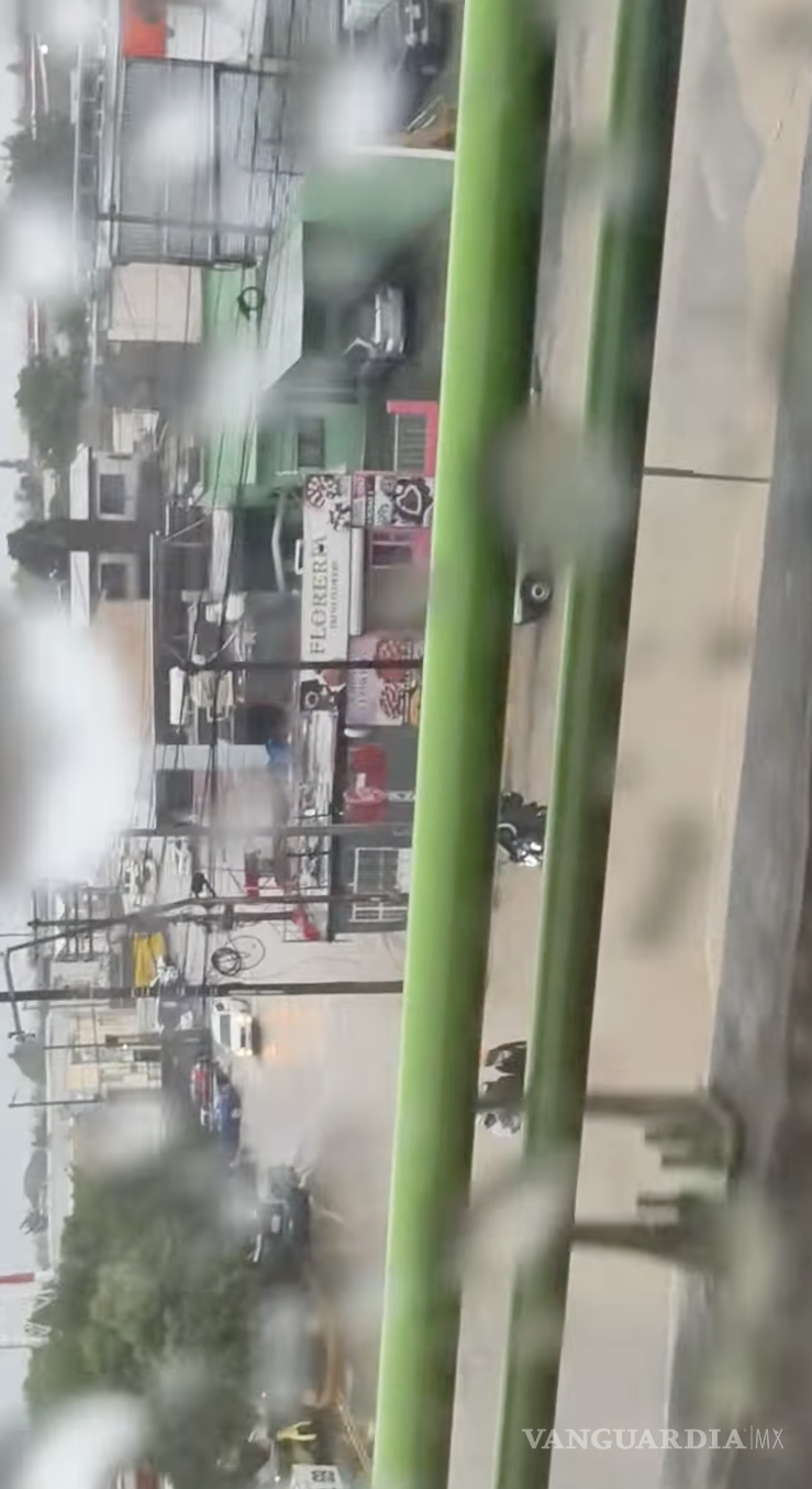$!En el sector oriente, en Fundadores, se registraron importantes acumulaciones de agua tras varias horas de precipitaciones.