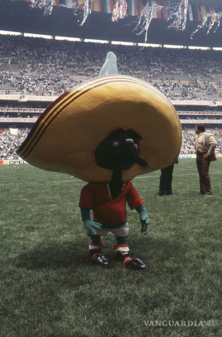 $!A cuatro décadas de aquella eliminación ante Alemania, el aficionado coahuilense volverá a reunirse con su familia para apoyar al Tri en un nuevo duelo mundialista.
