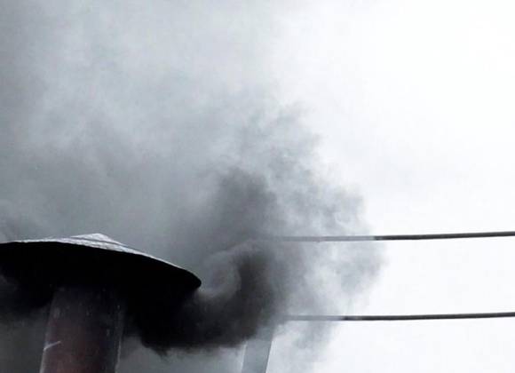 Fumata negra en la Capilla Sixtina: continúa la búsqueda del sucesor del papa Francisco tras horas de espera