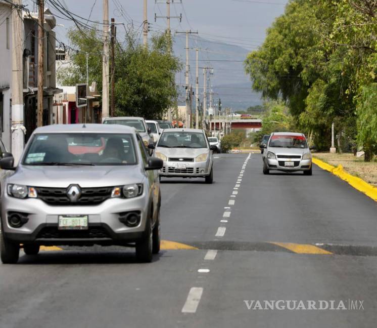 $!Carriles delimitados y calles pavimentadas, cada vez hay más en Saltillo.