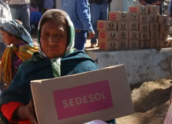 Ex colaboradores de Rosario Robles firman contrato ilegal y les dan sólo 6 meses de prisión