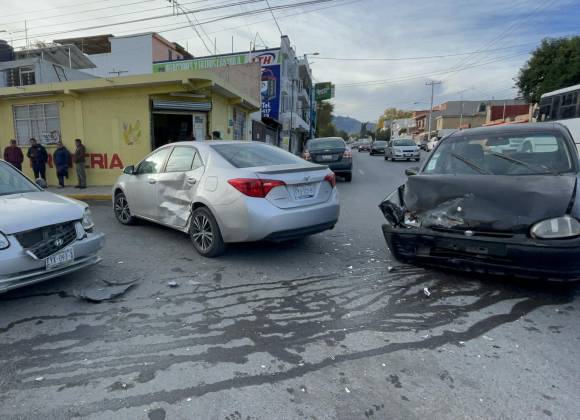 Saltillo Imprudente Conductor Se Mete A La Brava Y Ocasiona Doble