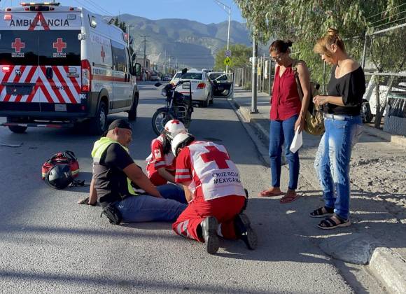 Imprudente Conductor Da Vuelta En U Y Manda Al Piso A Motociclista