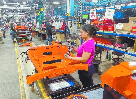 Ante percepción económica actual, cae la confianza del consumidor en marzo